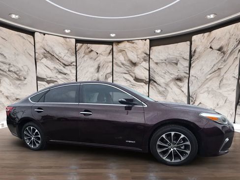 Used 2016 Toyota Avalon XLE Premium image 4