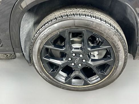 Used 2024 Chevrolet Traverse RS image 32