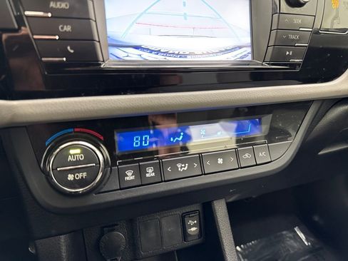 Used 2015 Toyota Corolla LE image 21