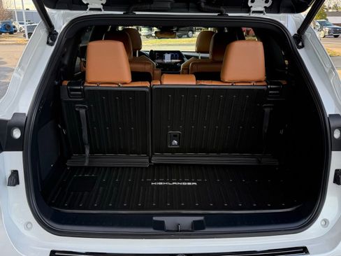 Used 2022 Toyota Highlander Platinum image 31