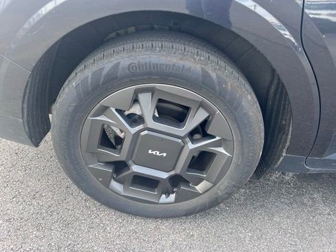 Certified 2025 Kia Carnival EX FWD image 9