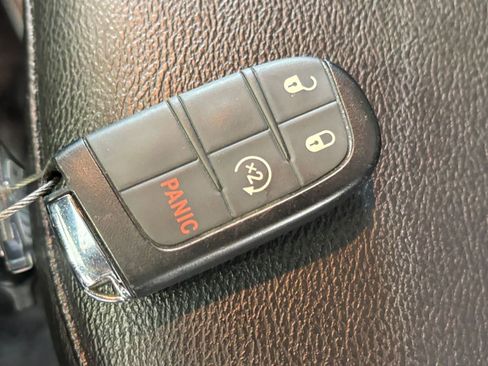 Used 2025 Jeep Compass Limited AWD/4WD image 31