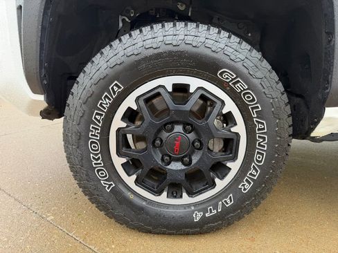 Used 2024 Toyota Tacoma TRD Off-Road AWD/4WD image 36