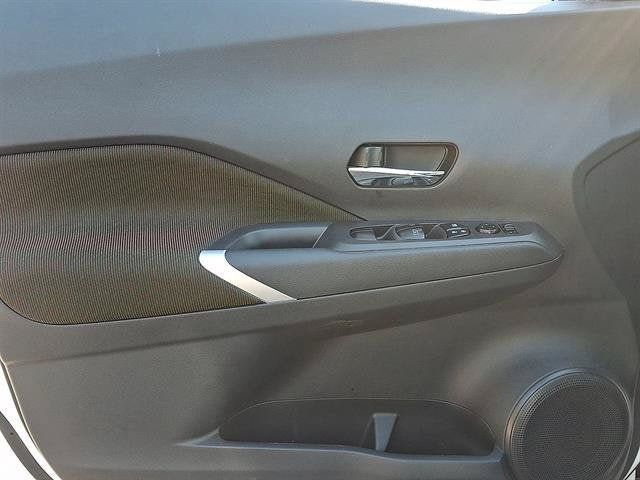 Certified 2023 Nissan Kicks SR FWD image 14