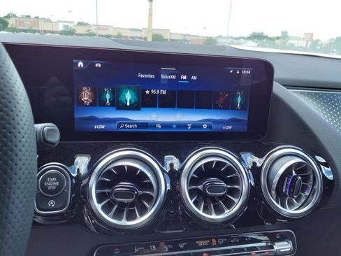 Used 2025 Mercedes-Benz GLA 250 4MATIC image 18