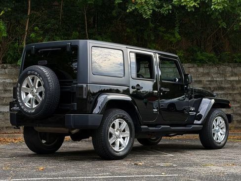 Used 2018 Jeep Wrangler Unlimited Sahara w/ Connectivity Group AWD/4WD image 6