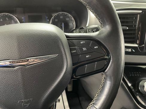 Used 2020 Chrysler Pacifica Touring-L AWD/4WD image 28