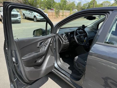 Used 2016 Chevrolet Trax LS image 11