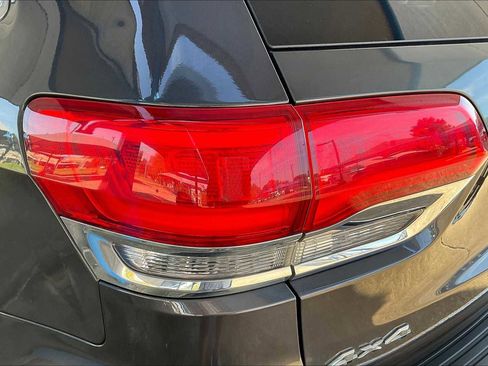 Used 2015 Jeep Grand Cherokee Limited w/ Trailer Tow Group IV image 28
