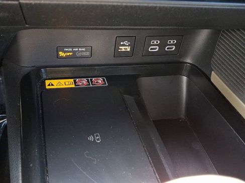 Used 2025 Toyota Camry SE FWD image 15