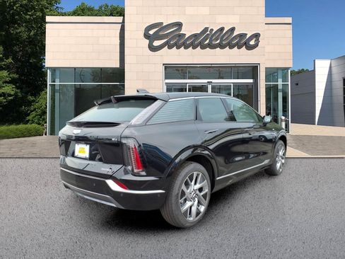 New 2027 Cadillac Optiq Luxury w/ LPO, Floor Liner Package AWD/4WD image 5