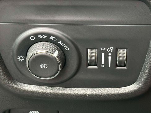 Used 2025 Jeep Grand Cherokee Limited AWD/4WD image 20