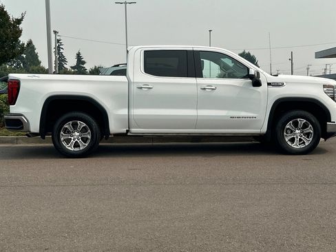 Used 2024 GMC Sierra 1500 SLT AWD/4WD image 3