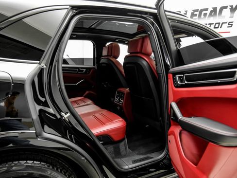 Used 2021 Porsche Cayenne GTS w/ Premium Package Plus AWD/4WD image 44