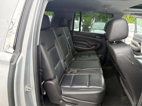 Used 2018 Chevrolet Suburban LT w/ Luxury Package AWD/4WD image 33