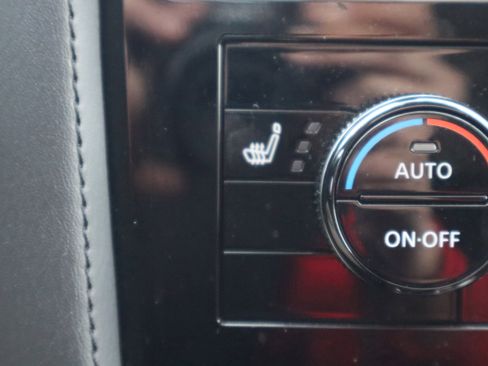 Used 2024 Nissan Armada SL w/ Captain's Chairs Package image 24