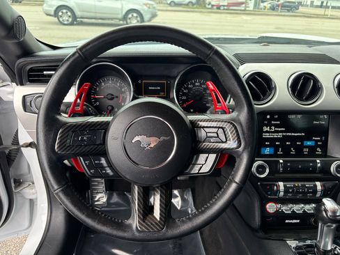 Used 2017 Ford Mustang Premium image 9