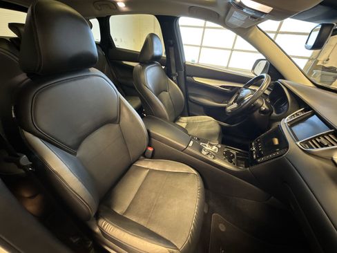 Certified 2022 INFINITI QX50 Essential image 25