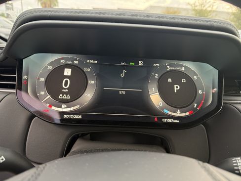 Used 2025 Land Rover Range Rover Sport SE AWD/4WD image 8