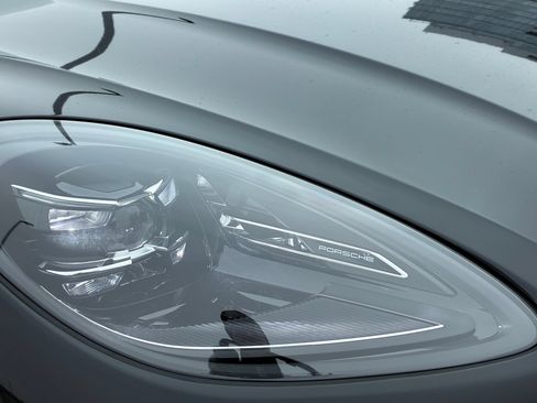 Certified 2026 Porsche Macan AWD/4WD image 10