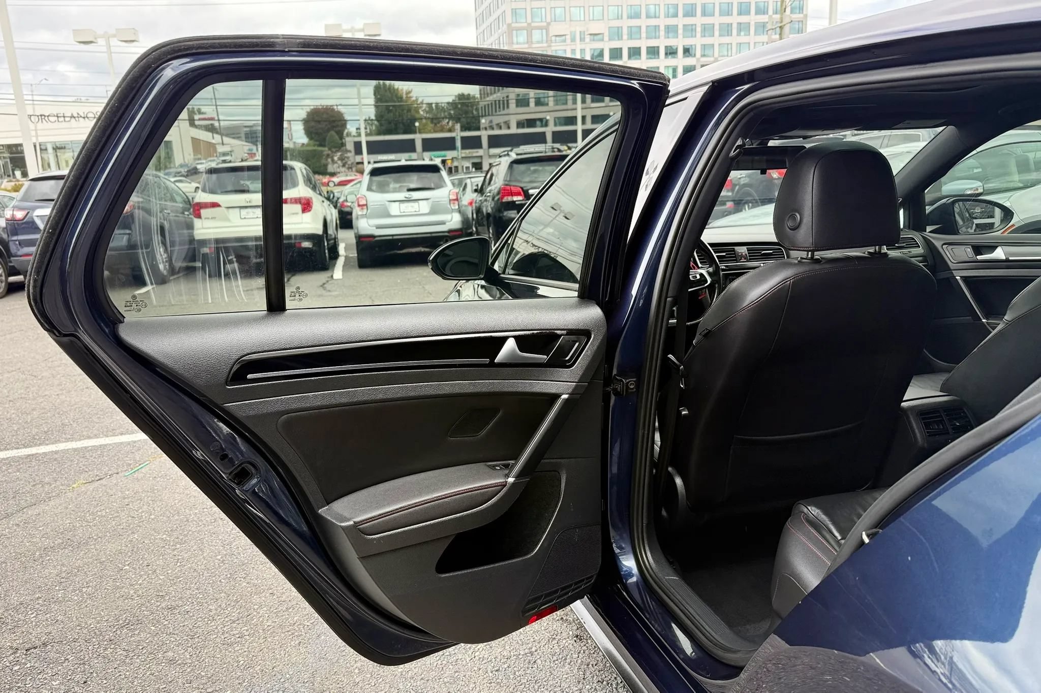 Used 2015 Volkswagen GTI SE FWD image 27