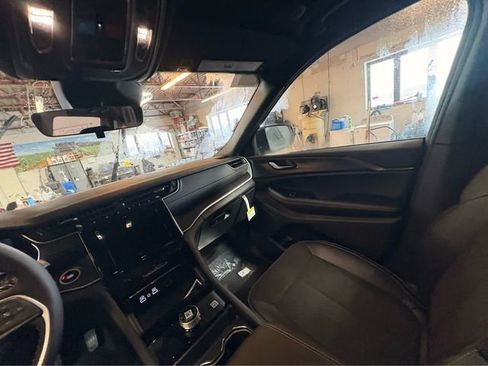 New 2025 Jeep Grand Cherokee L Laredo w/ Luxury Tech Group I AWD/4WD image 9