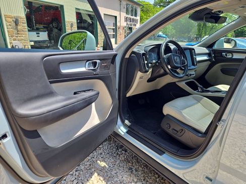 Used 2019 Volvo XC40 T5 Momentum AWD/4WD image 12