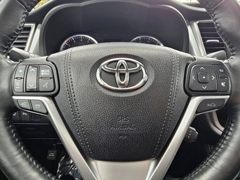 Used 2015 Toyota Highlander Limited Platinum AWD/4WD image 3