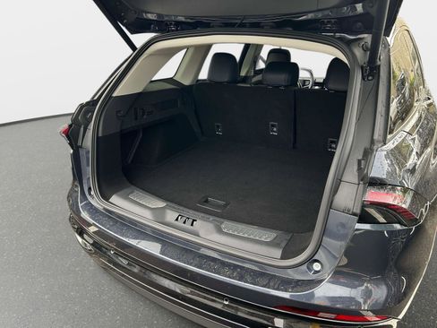 Used 2024 Lincoln Nautilus Reserve w/ Equipment Group 202A image 12