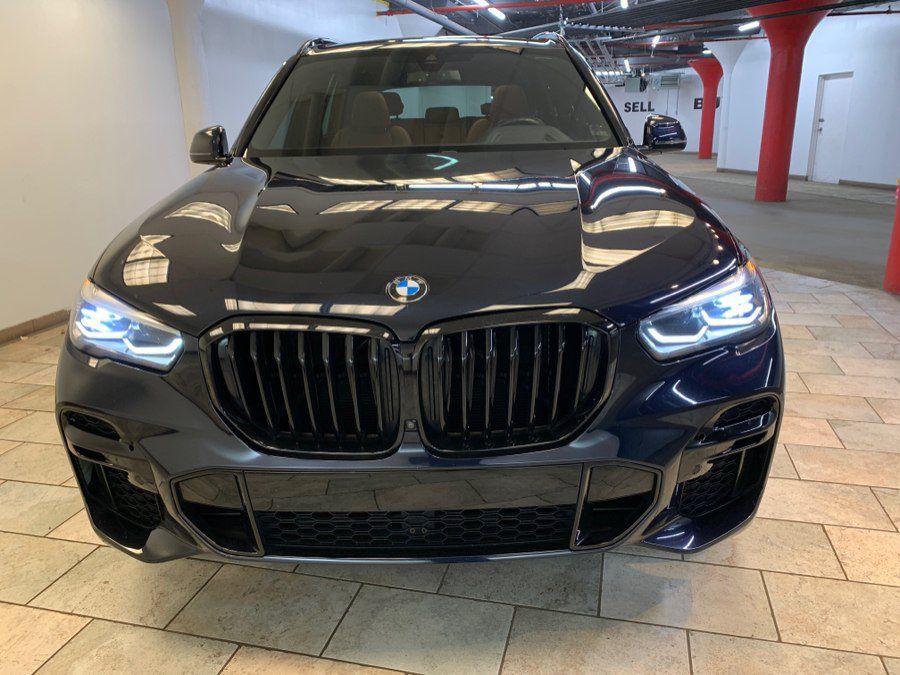 Used 2023 BMW X5 xDrive40i w/ M Sport Package AWD/4WD image 3