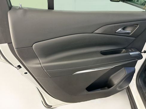 Used 2025 Chevrolet Traverse LT image 27