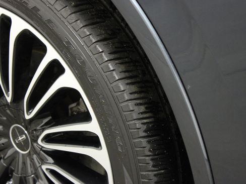 Used 2023 Lincoln Aviator Black Label w/ Class IV Trailer Tow Package image 11