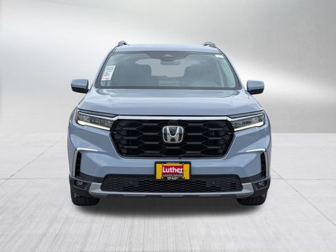 Used 2025 Honda Pilot Elite image 2