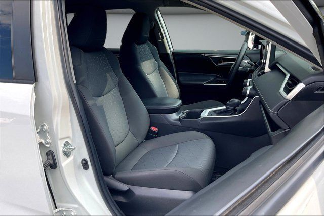 Used 2023 Toyota RAV4 XLE FWD image 31