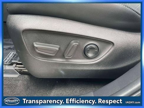 Used 2024 Toyota Highlander Platinum FWD image 19