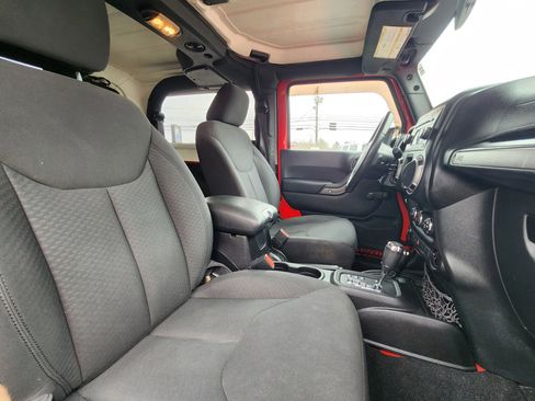 Used 2016 Jeep Wrangler Sport w/ Connectivity Group AWD/4WD image 40