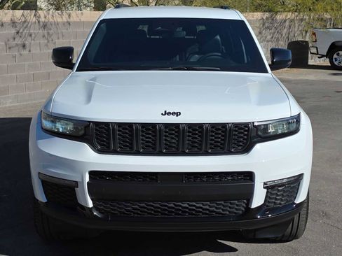 Certified 2024 Jeep Grand Cherokee L Limited w/ Black Appearance Package image 4