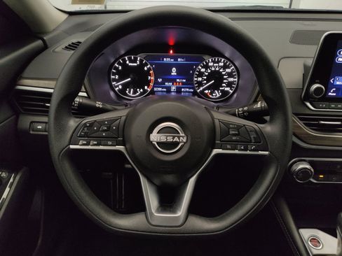 Used 2023 Nissan Altima 2.5 SV FWD image 22
