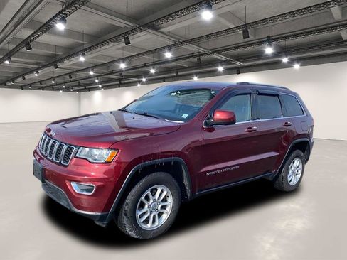 Used 2019 Jeep Grand Cherokee Laredo image 3