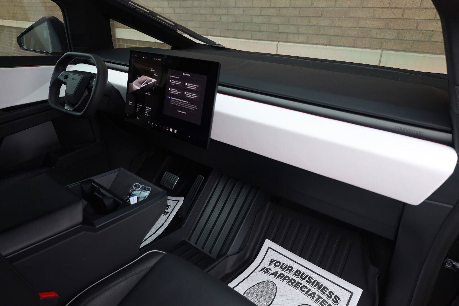 Used 2024 Tesla Cybertruck AWD Crew Cab image 26