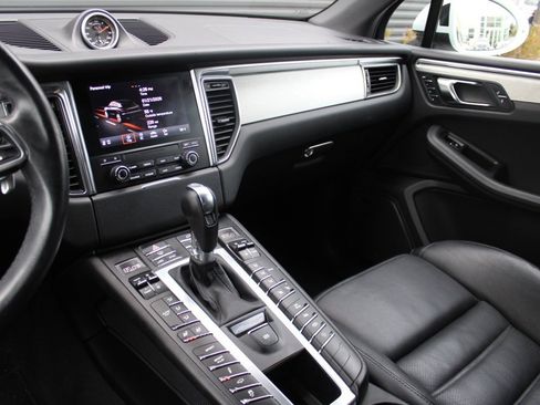 Certified 2017 Porsche Macan GTS image 23