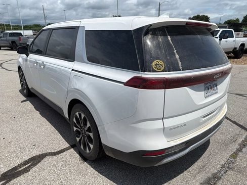 Used 2024 Kia Carnival EX FWD image 3