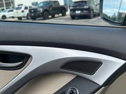 Used 2016 Hyundai Elantra SE FWD image 12