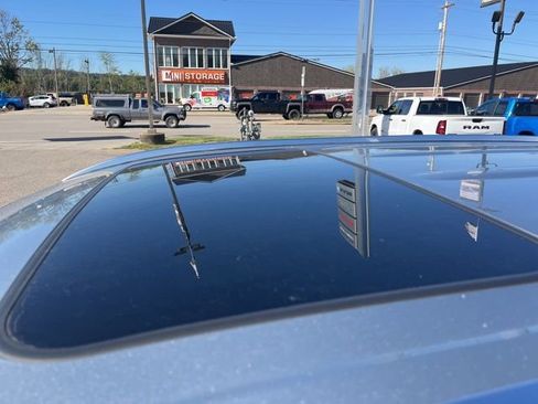 Used 2021 Toyota Highlander XLE image 24