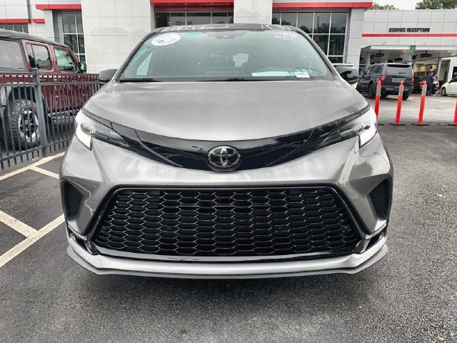Used 2026 Toyota Sienna XSE AWD/4WD image 3