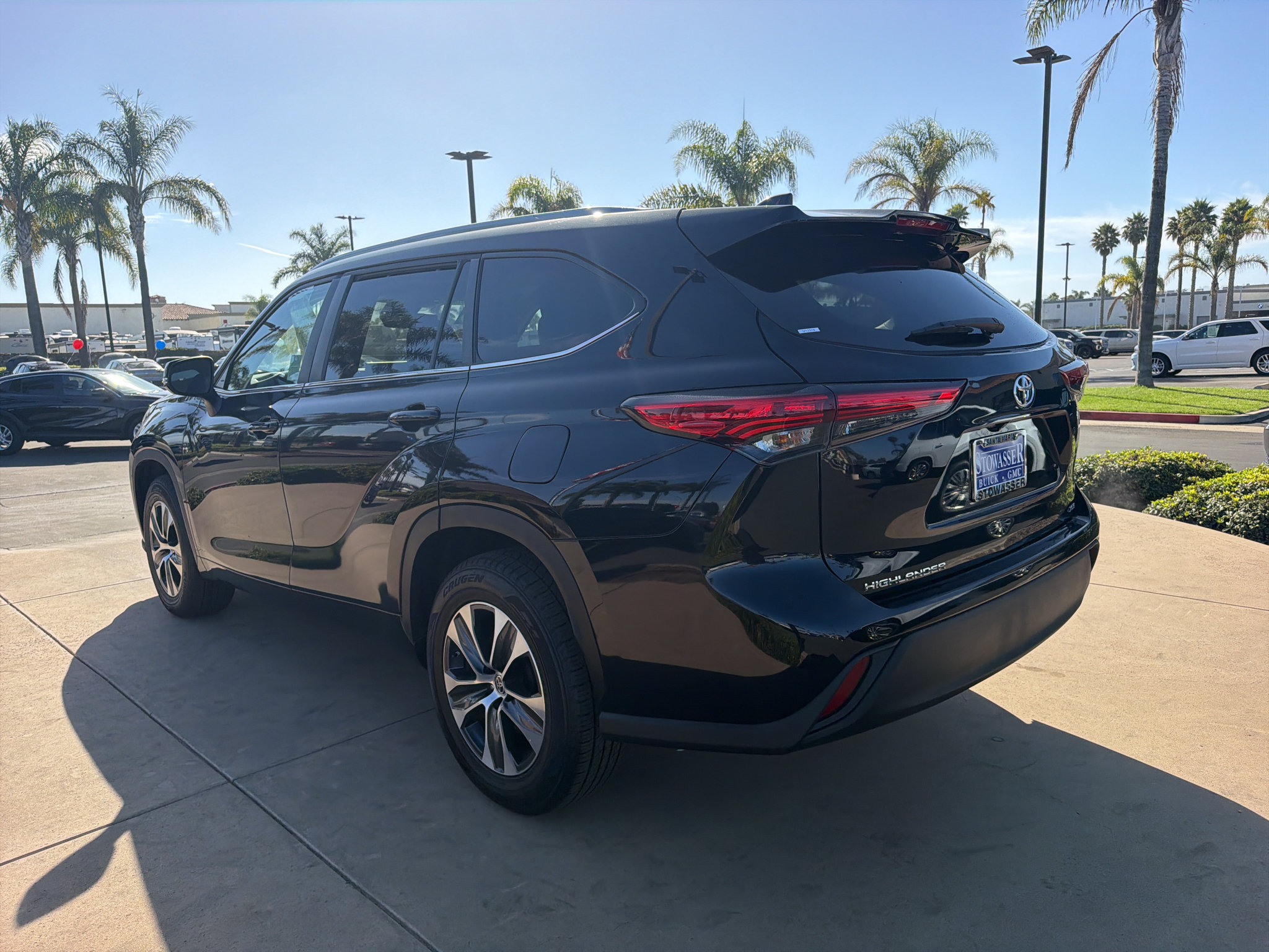 Used 2023 Toyota Highlander XLE FWD image 7