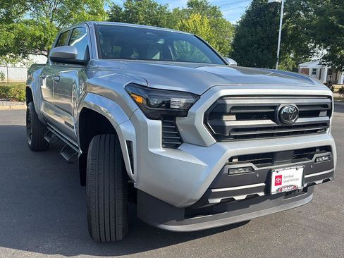 Used 2025 Toyota Tacoma SR5 AWD/4WD image 8