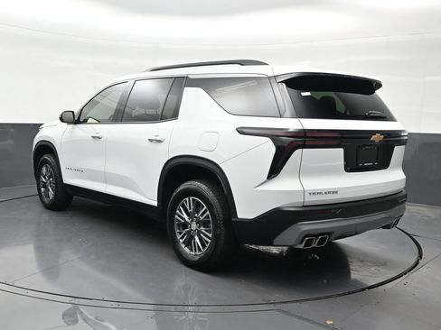 Used 2026 Chevrolet Traverse LT FWD image 3