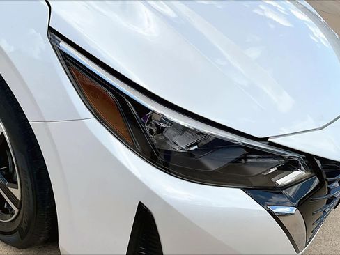 Used 2025 Nissan Sentra SV w/ All-Weather Package image 25