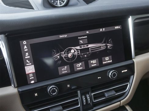 Certified 2022 Porsche Macan image 22